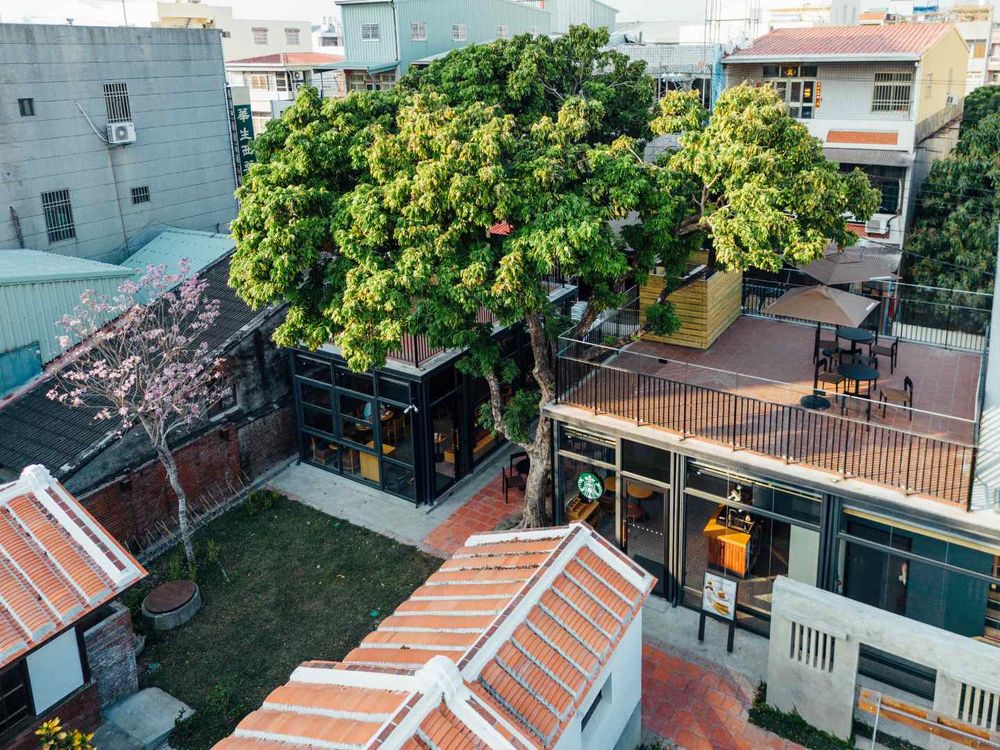 星巴克必訪門市再+1!古蹟「培桂堂」喝咖啡坐擁露台美景,花生可麗露只有這裡吃得到!-1