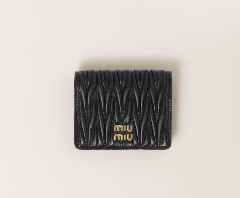 2024換錢包首選!精選10款入門黑色精品短夾,YSL、MIU MIU...一萬多收經典款!-12
