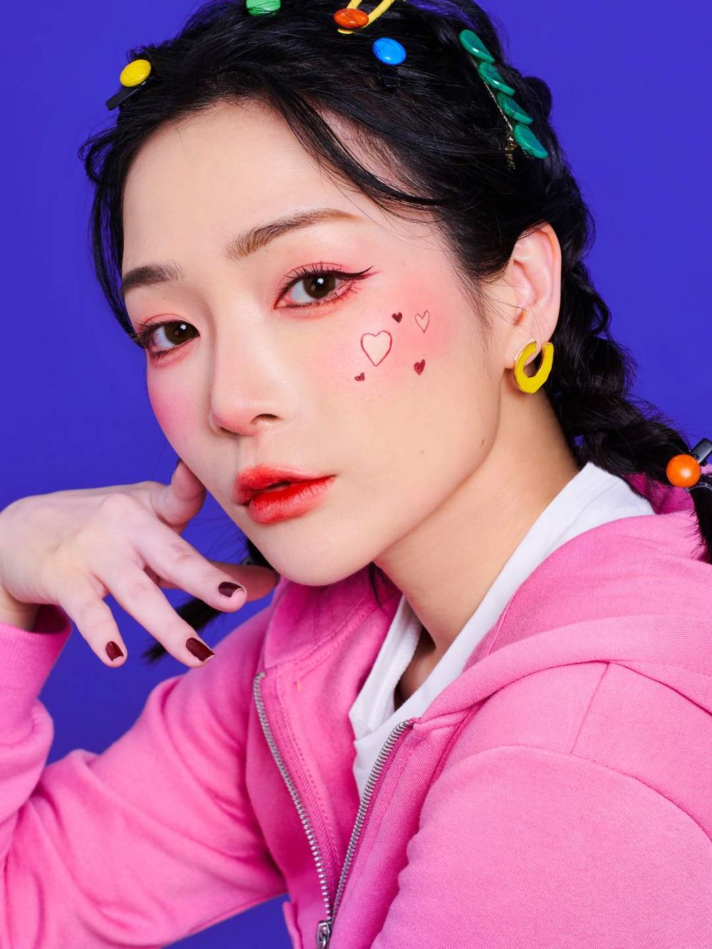 媚比琳攜手M&M’S推出爆甜聯名彩妝!必收FIT ME粉底液、黑眼圈擦擦筆、霧面唇釉...,加碼約會必勝妝容教學!-7