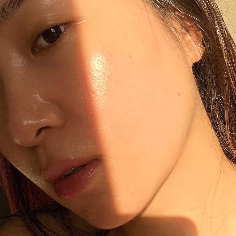 收服楊祐寧的好膚質!Melinda Wang健康光圈肌保養方法:酸類去角質、臉部按摩,加碼2023純素保養品推薦-1