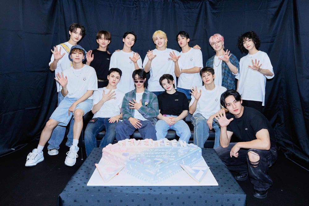 《換乘戀愛2》賢圭都入坑!新一代刀群舞男團「SEVENTEEN」13人團魂魅力&必聽破億歌曲,提前全員續約創紀錄!-2