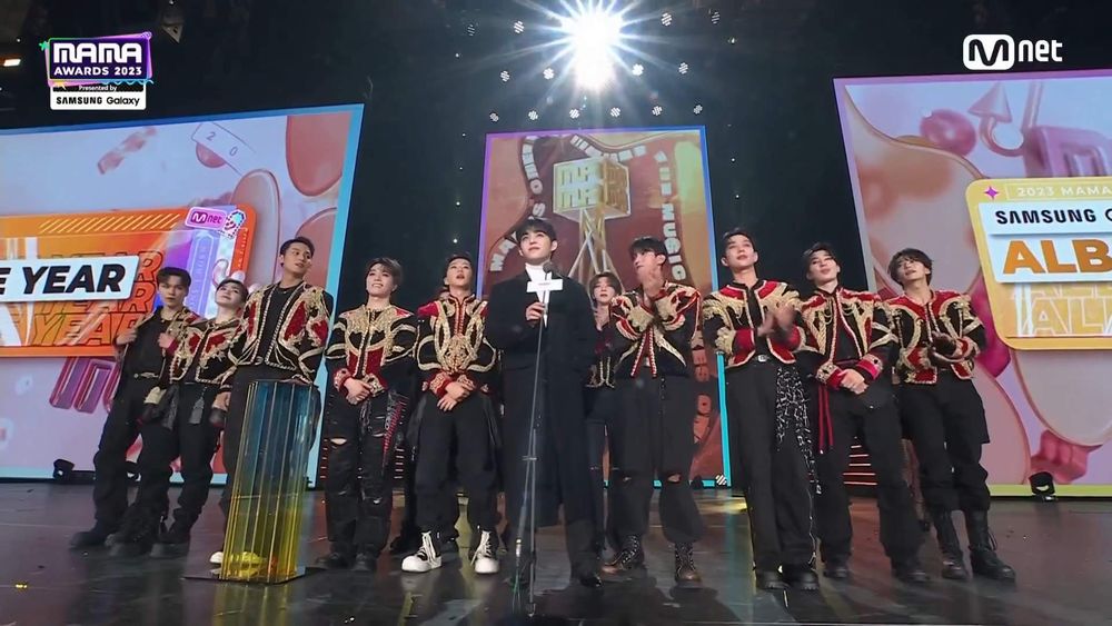 《換乘戀愛2》賢圭都入坑!新一代刀群舞男團「SEVENTEEN」13人團魂魅力&必聽破億歌曲,提前全員續約創紀錄!-17