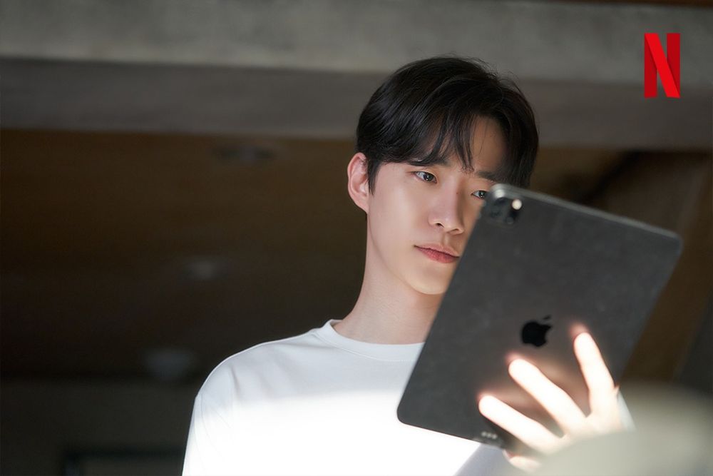 Netflix原創韓劇《絕世網紅》必追5大看點&角色介紹!李俊昊、宋雨琦、Aiki等大咖韓星客串,揭密網紅界殘酷黑暗面!-24