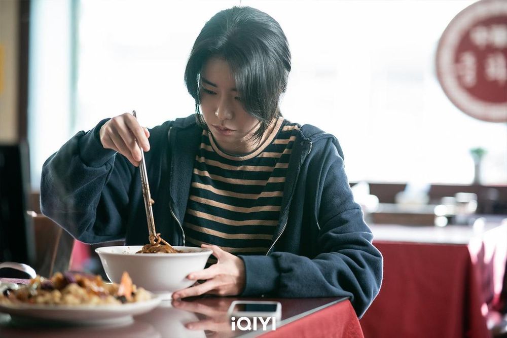 驚悚韓劇《有院子的家》林智妍狂吃「喪夫餐」引熱潮!金泰希遭老公藥物控制成瘋女人,兩大女神神演技被讚爆!-3