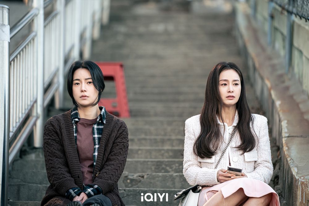 驚悚韓劇《有院子的家》林智妍狂吃「喪夫餐」引熱潮!金泰希遭老公藥物控制成瘋女人,兩大女神神演技被讚爆!-10