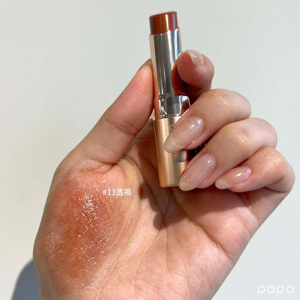 5款人氣開架潤唇膏實測！OPERA花嫁唇膏、KATE怪獸唇膏...，保濕度、顯色度一看就知道-3