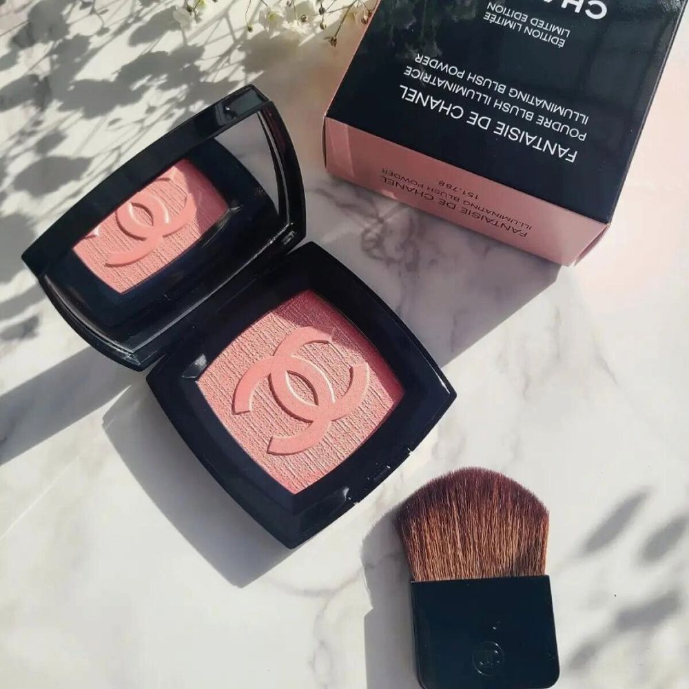 2023春夏彩妝!CHANEL「渲染布料壓紋腮紅」,兼具打亮頰彩+玫瑰漸層粉色,一抹薄透蜜光、高級顏秒完成!-3
