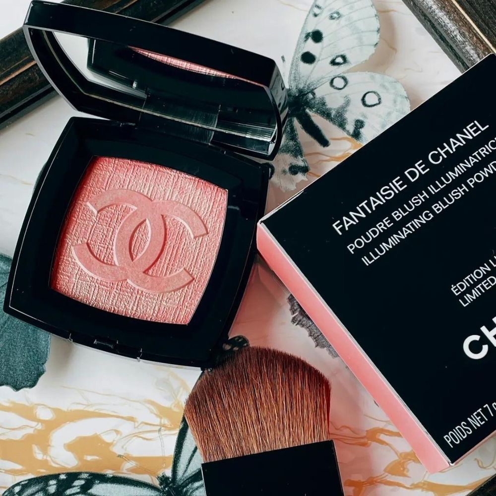 2023春夏彩妝!CHANEL「渲染布料壓紋腮紅」,兼具打亮頰彩+玫瑰漸層粉色,一抹薄透蜜光、高級顏秒完成!-2