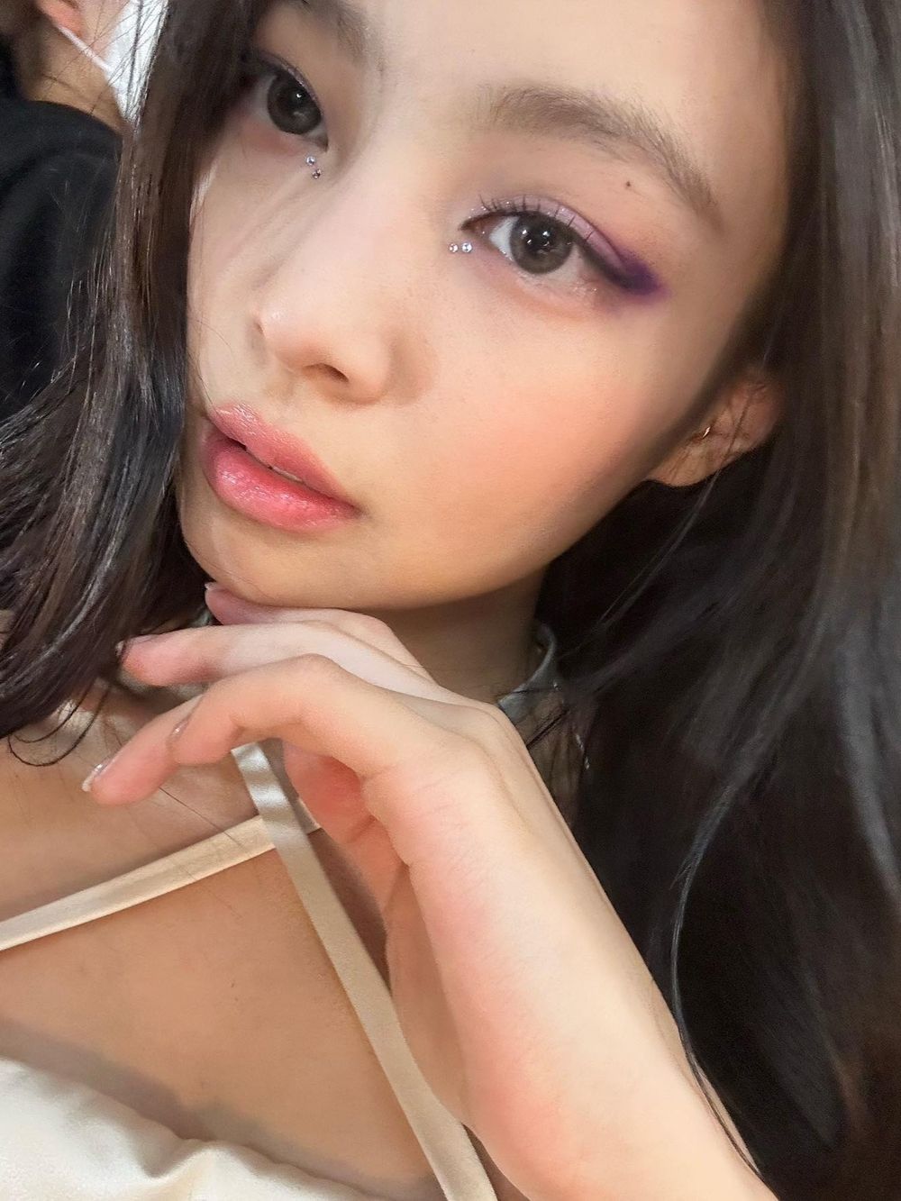 BLACKPINK妝容畫法公開!寶石水鑽妝、純欲小貓眼線...,畫上同款派對妝容,迎接BLACKPINK演唱會-7