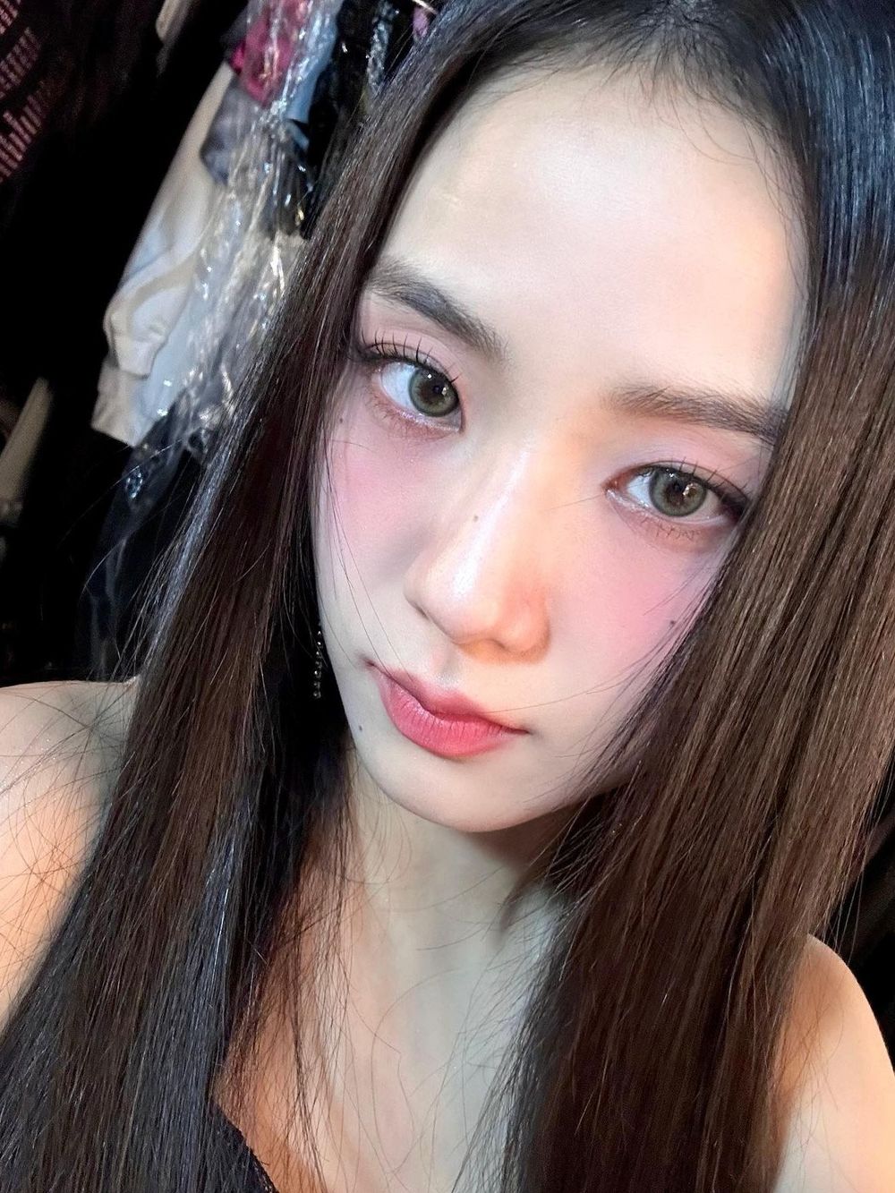 BLACKPINK妝容畫法公開!寶石水鑽妝、純欲小貓眼線...,畫上同款派對妝容,迎接BLACKPINK演唱會-3