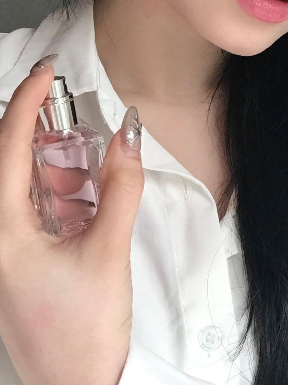 拒絕無效噴香水！高段位正確香水噴法，約會、通勤這樣噴超吸引人、兩步驟自帶偽體香，加碼高持香精品香水-2