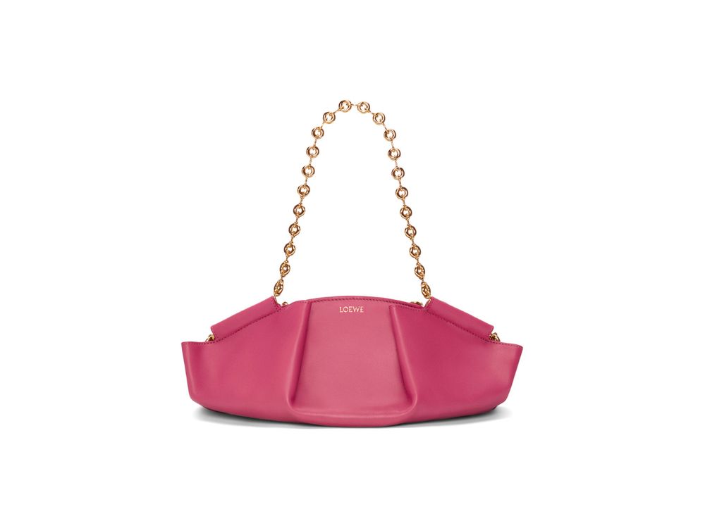 韓團NMIXX團員愛用款!LOEWE 新爆款Paseo水餃包,澎澎大容量太可愛!-10