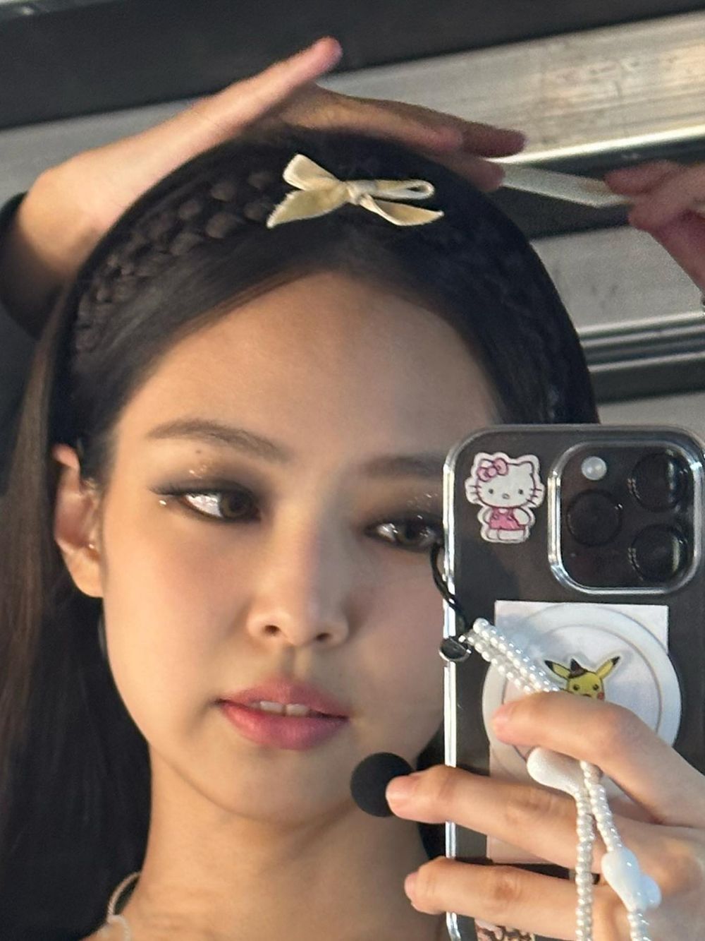 2023韓系彩妝關鍵字!兔系妝容當道:BLACKPINK同款水洗煙燻妝、水光感底妝、透明感腮藍,加碼2023眼影盤推薦-6