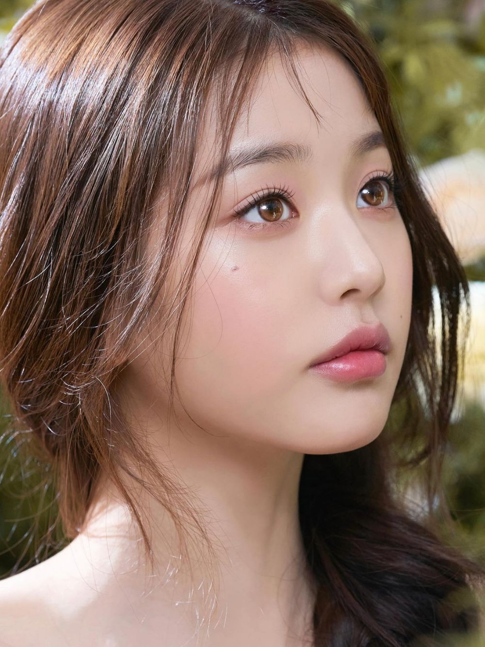 2023韓系彩妝關鍵字!兔系妝容當道:BLACKPINK同款水洗煙燻妝、水光感底妝、透明感腮藍,加碼2023眼影盤推薦-3