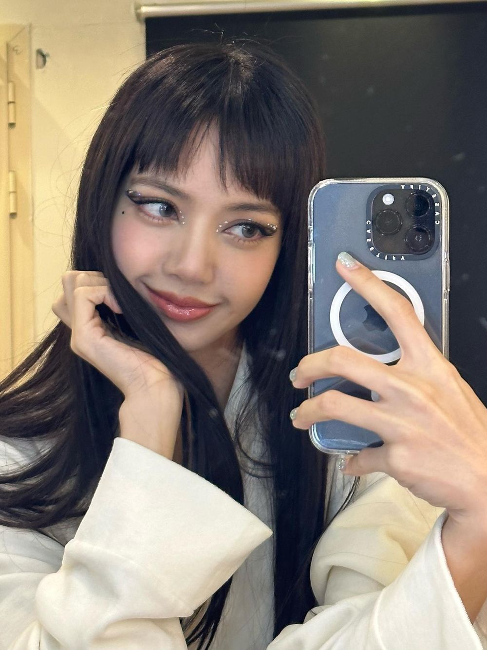 2023韓系彩妝關鍵字!兔系妝容當道:BLACKPINK同款水洗煙燻妝、水光感底妝、透明感腮藍,加碼2023眼影盤推薦-7