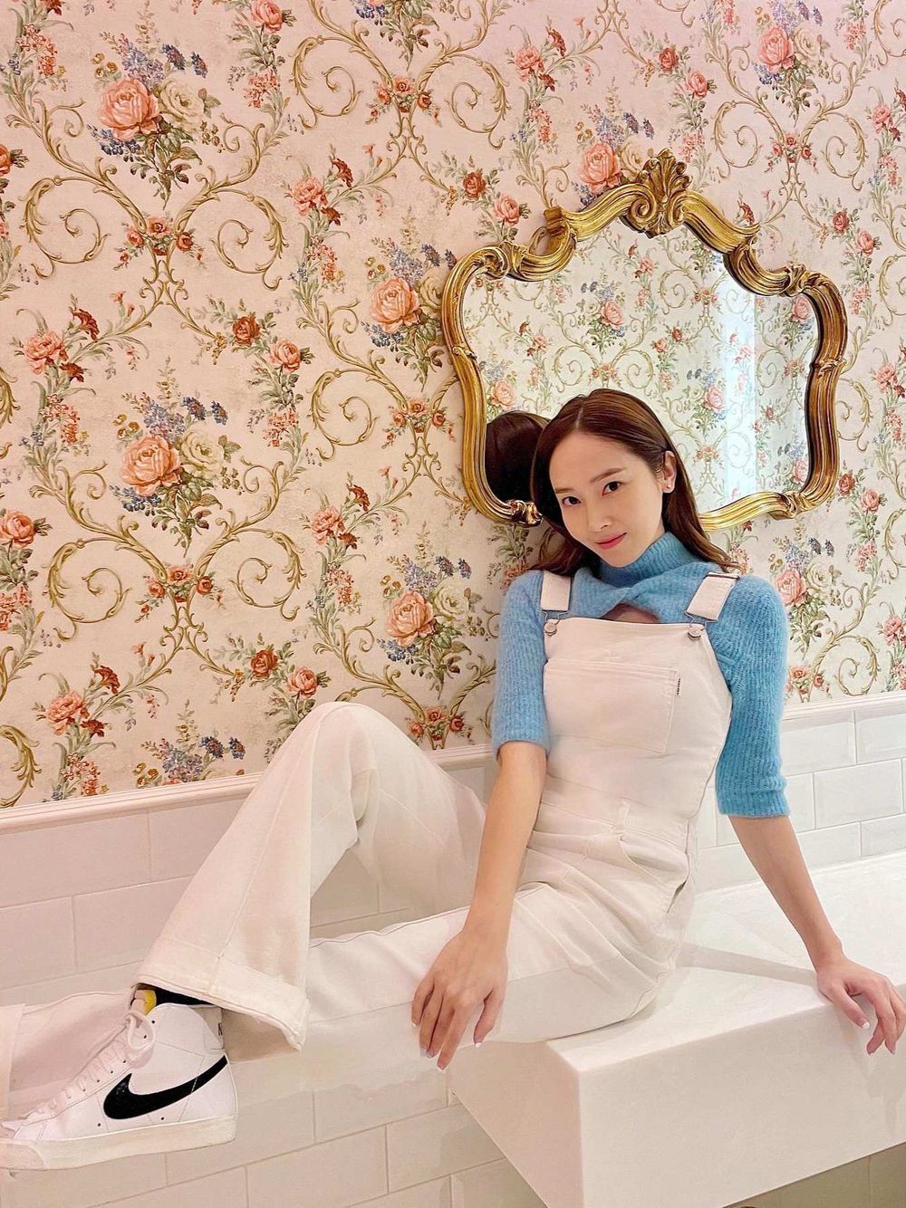 2023女孩必學『小白鞋穿搭』攻略!BLACKPINK、太妍都靠這些小心機顯腿細!-2