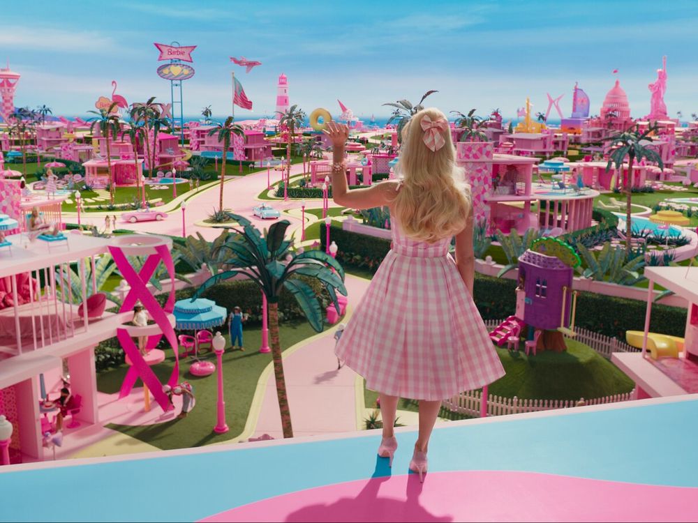 真人版《Barbie芭比》全新預告公開!瑪格羅比、萊恩葛斯林角色海報曝光!-1