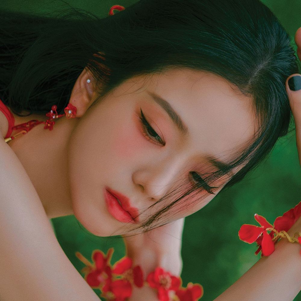 Jisoo單曲〈Flower〉彩妝師首次公開女神妝容細節！法式風、溫柔裸妝...用的是這幾盤眼影！-2