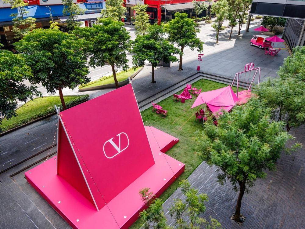 是芭比的露營！Valentino巨型粉紅帳篷、鞦韆空降台北信義區！還有夢幻義式冰淇淋餐車！-7