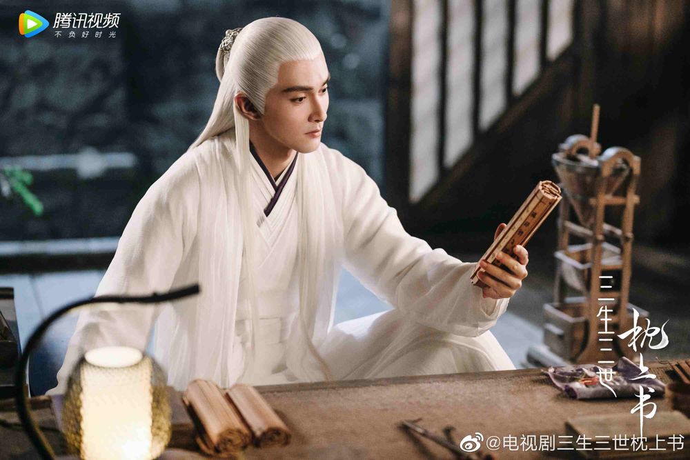8位古裝陸劇白髮男神！檀健次《長相思》神仙下凡、成毅自帶仙氣，王鶴棣《蒼蘭訣》一掃負評帥出新高度！-13