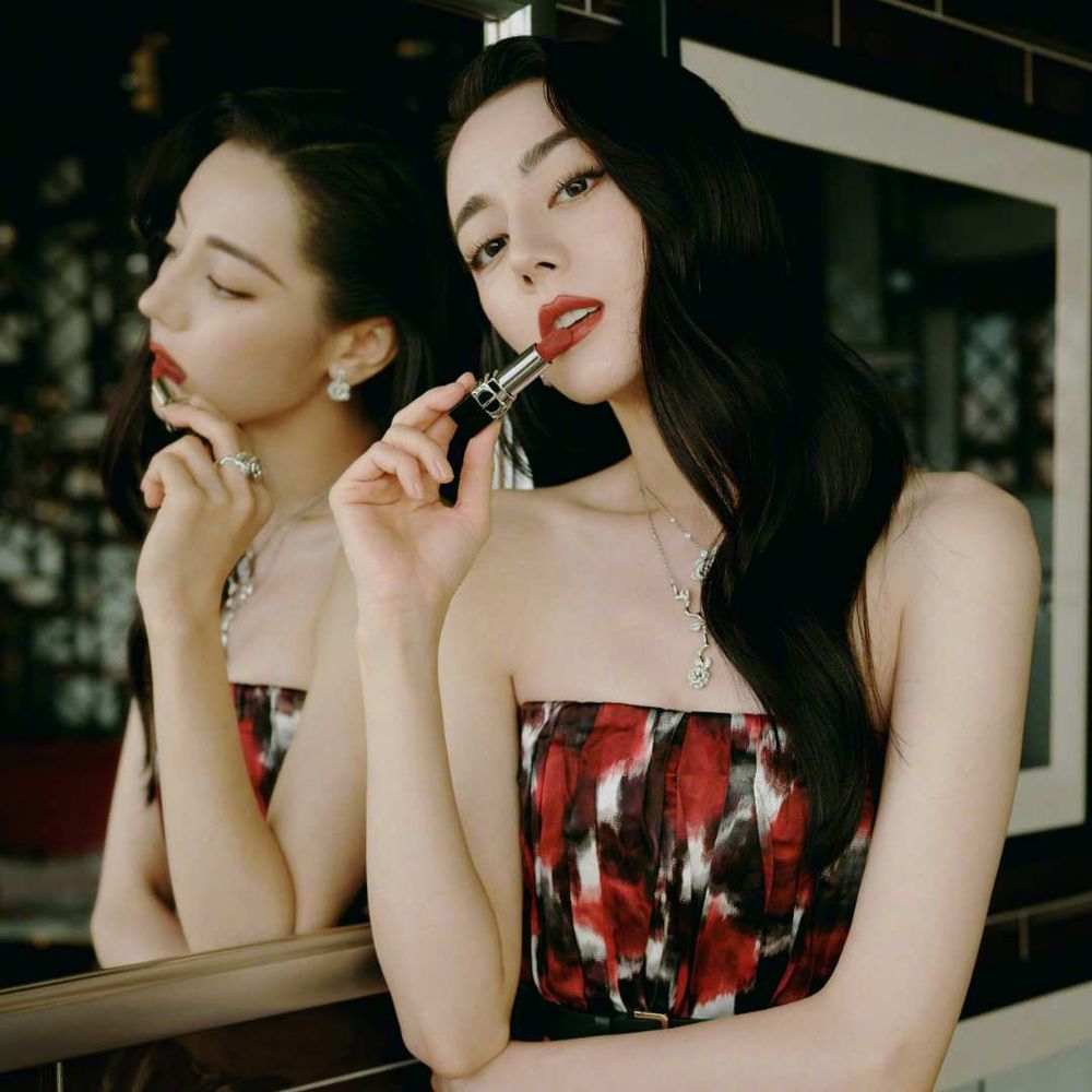 《安樂傳》迪麗熱巴星光大賞抱得兩項年度大獎！紅毯美成天仙、大秀身材，親授超簡單拉筋動作，3招消除粗壯蘿蔔腿！-6