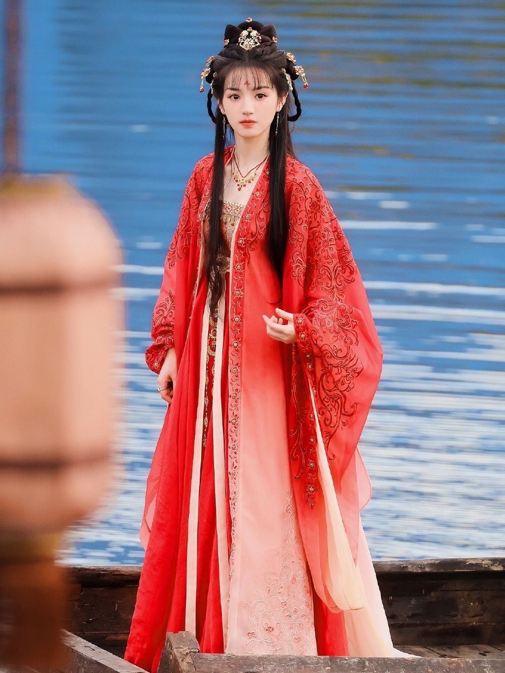 7位陸劇女星「最新古裝造型」曝光！白鹿《寧安如夢》美出新高度，趙露思俏皮可愛、虞書欣化身清冷美人！-12