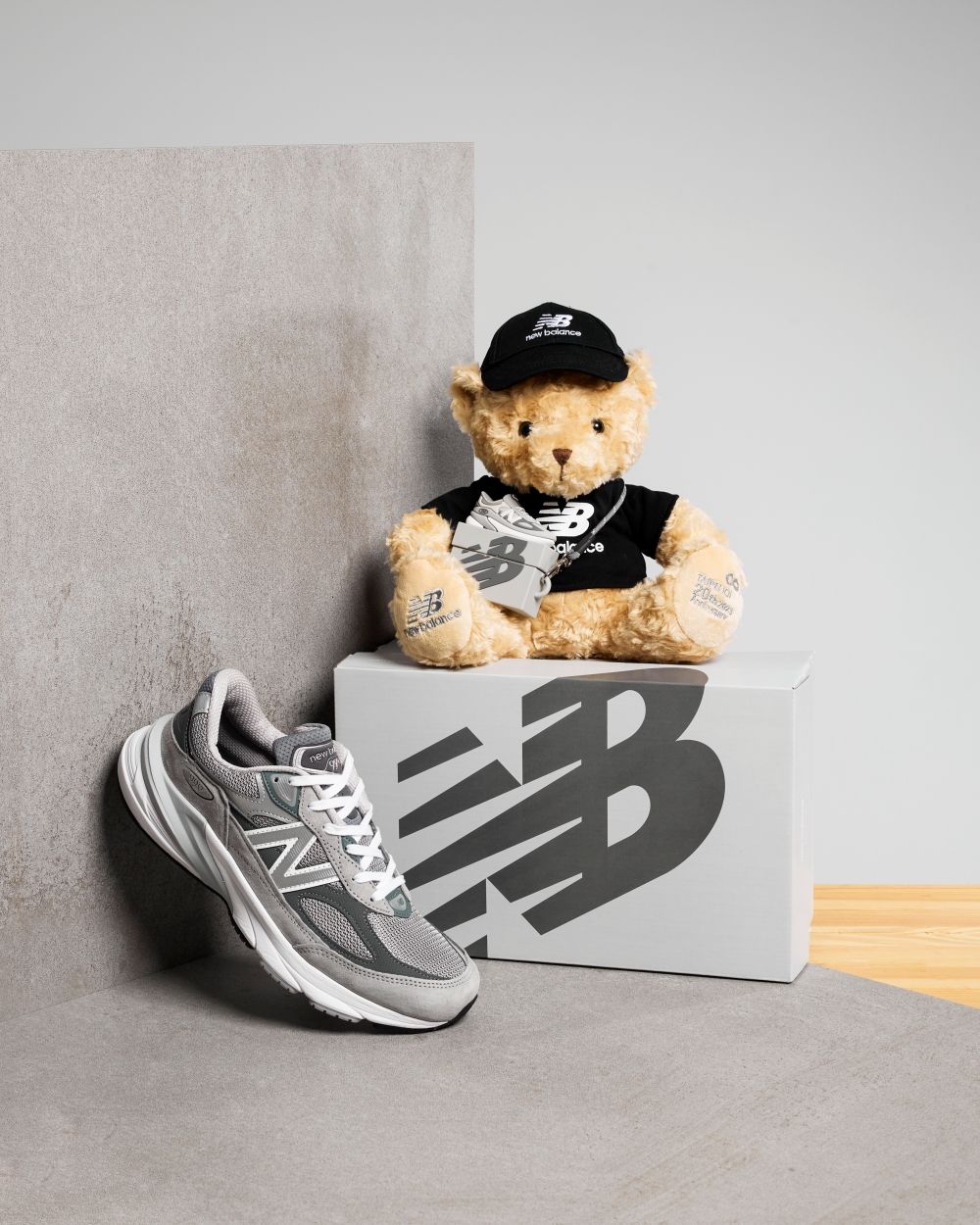 NB小熊超Q！New Balance台北101聯名「IU款紀念熊」滿額送，快揪店上買鞋啦！-8