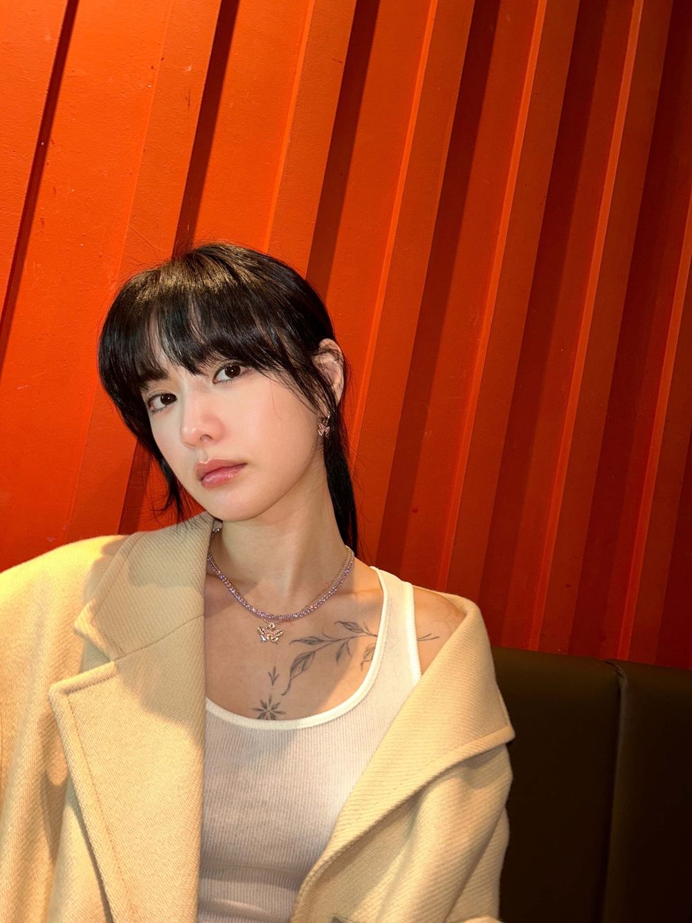 《假面女郎》NANA林珍娜抵台！御姐系「機場穿搭」身上戴的Swarovski項鍊耳環幫你神出來！-3