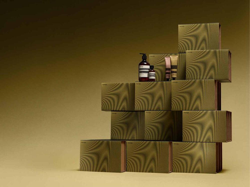 2023聖誕香氛身體保養組合推薦！Aesop 5款波紋音樂禮盒，護手霜、潔膚露、室內噴霧...，經典人氣熱賣品通通收編！-9