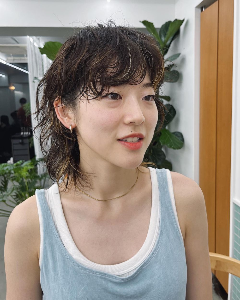 2024燙髮目錄總整理！狼尾頭慵懶燙、紋理燙、羊毛捲...，全都是超顯小臉又適合穿針織衫的燙髮髮型！-11