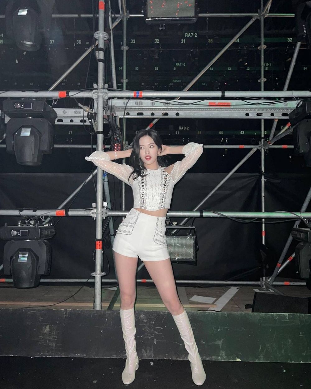 韓妞靴子穿搭5大顯瘦公式！Rosé秀智都靠這招，穿出筆直漫畫腿！-3