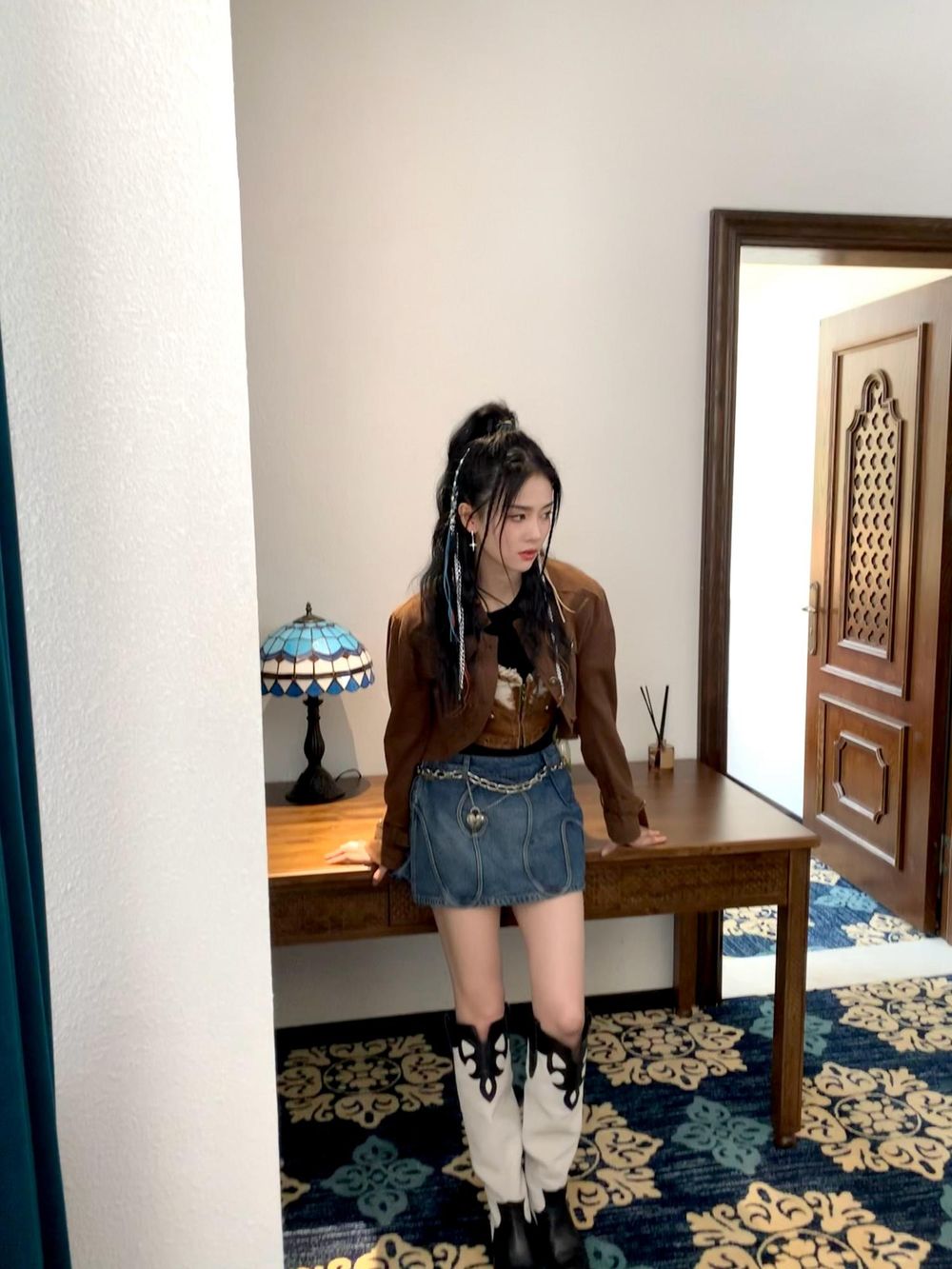 韓妞靴子穿搭5大顯瘦公式！Rosé秀智都靠這招，穿出筆直漫畫腿！-5