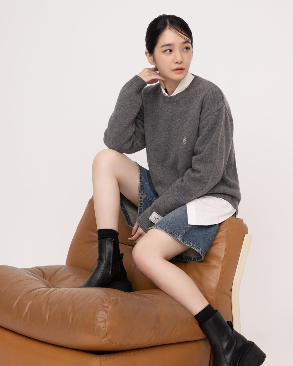 韓妞靴子穿搭5大顯瘦公式！Rosé秀智都靠這招，穿出筆直漫畫腿！-11