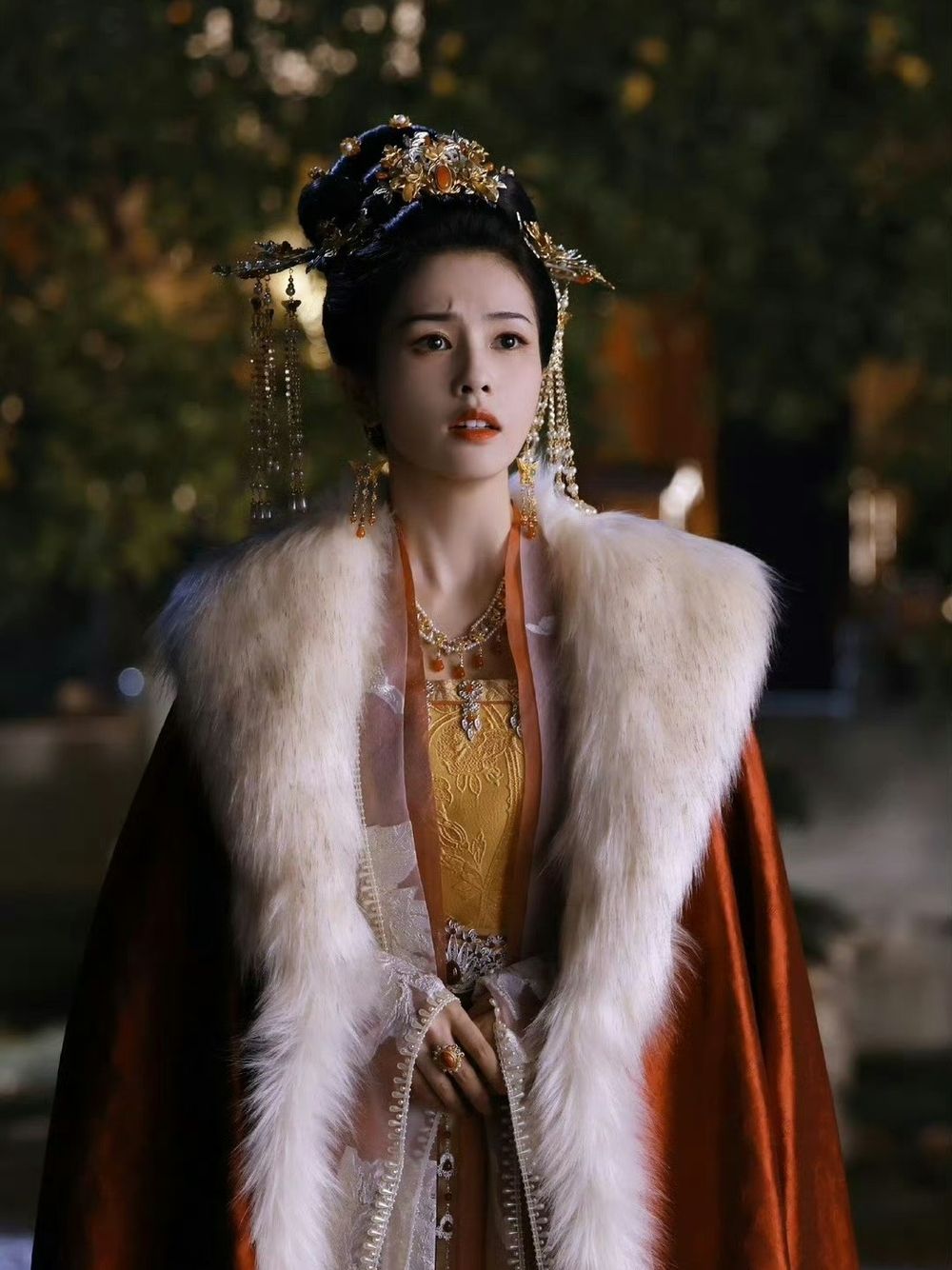 盤點7位古裝陸劇「皇后」角色！白鹿《寧安如夢》化身心機壞皇后，迪麗熱巴造型翻車，「最美皇后」是她！-3