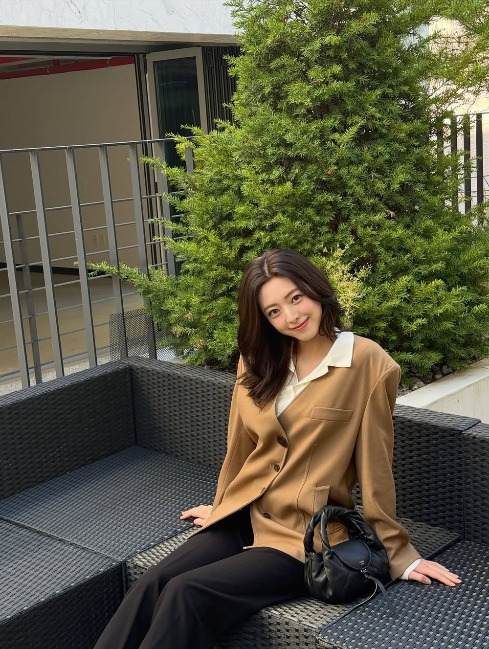 冬天女生西裝外套穿搭6大顯瘦技巧！IU李知恩、白鹿、趙露思...女星手把手教你穿出九頭身！-14