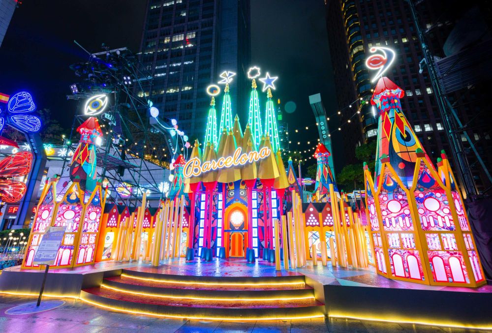 台北信義區最狂聖誕村在這！統一時代百貨13米高聖誕樹、夢幻咖啡小屋快來拍照！-3