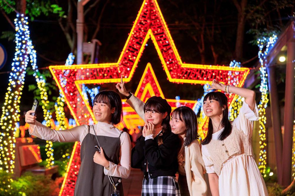 2023新北歡樂耶誕城開城時間地點、交通管制、演唱會懶人包！「甜點星」耶誕樹亮燈、3D光雕秀登場，7大絕美光廊搶先看！-18