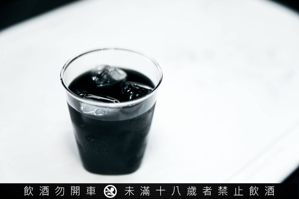 買票再送三杯調酒！「黑色大縱酒」微醺派對信義區登場，期間限定暗黑系特調必點！-5