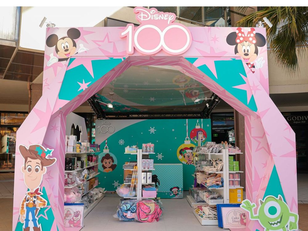 全台有四間！迪士尼100周年期間限定店開幕！維尼、小美人魚福袋、鐵粉要買爆！-6