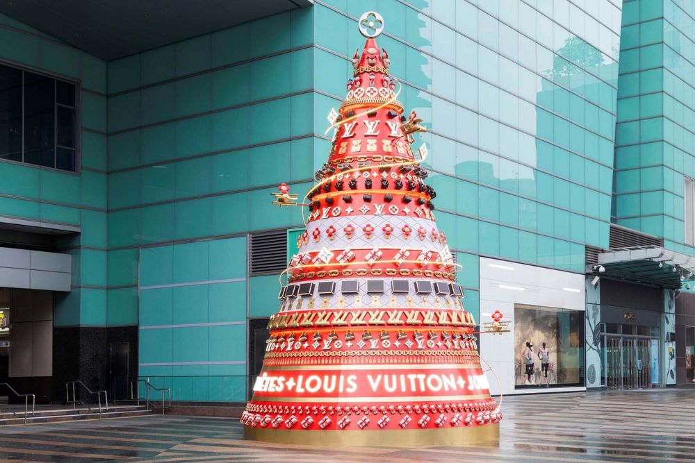 台灣首座LV聖誕樹空降台北復興SOGO！巨型10公尺包夢幻包包聖誕樹絕對要朝聖！-2