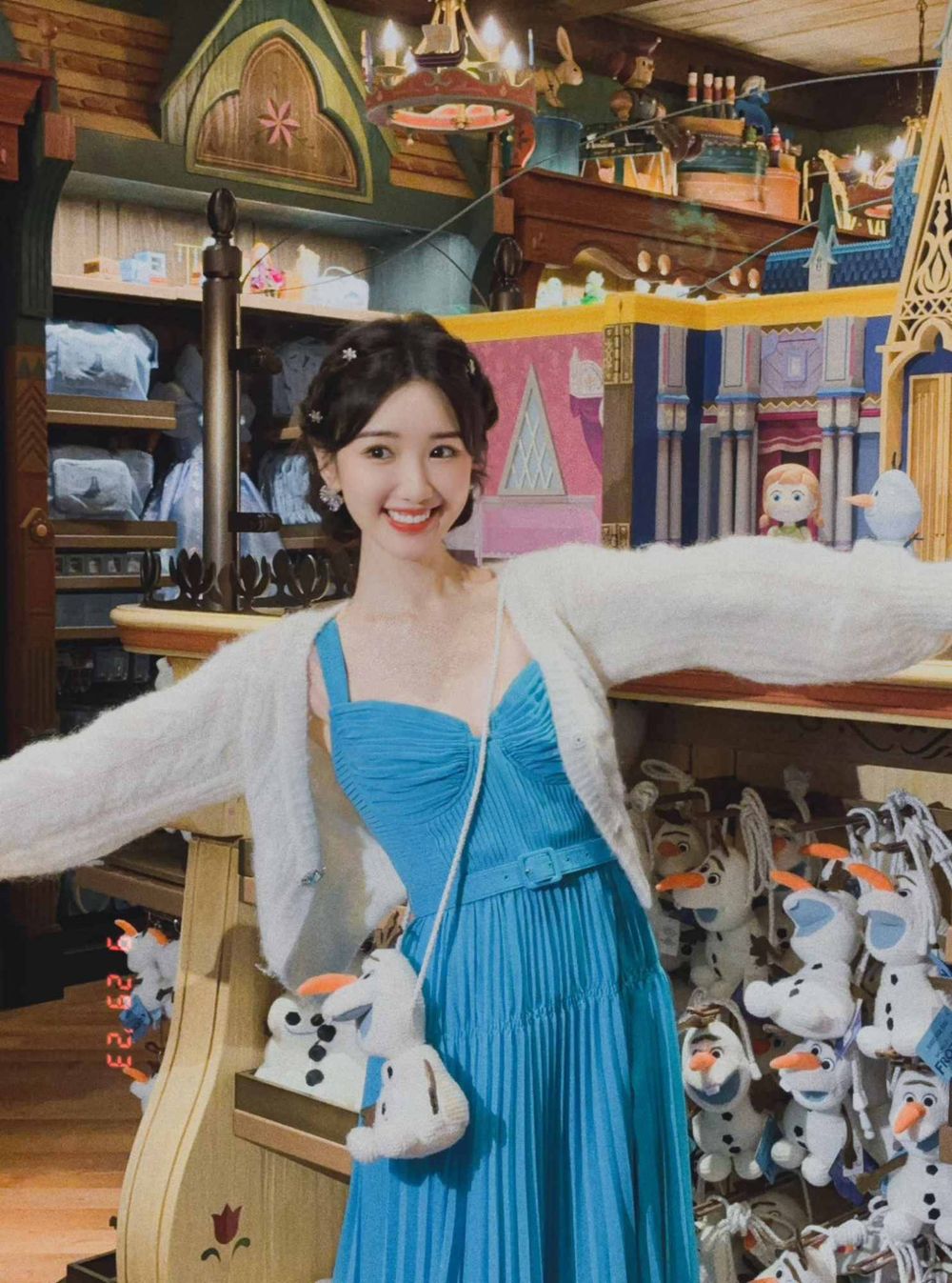 跟趙露思比甜！Netflix陸劇《問心》毛曉彤「人間芭比」穿搭法！完全看不出已經35歲！-15