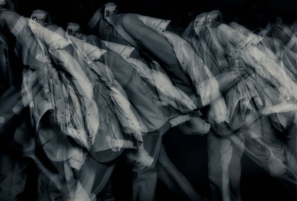 《無用的謊言》黃旼炫愛牌！MONCLER X SACAI聯名被譽為「最美羽絨外套」誕生！-7