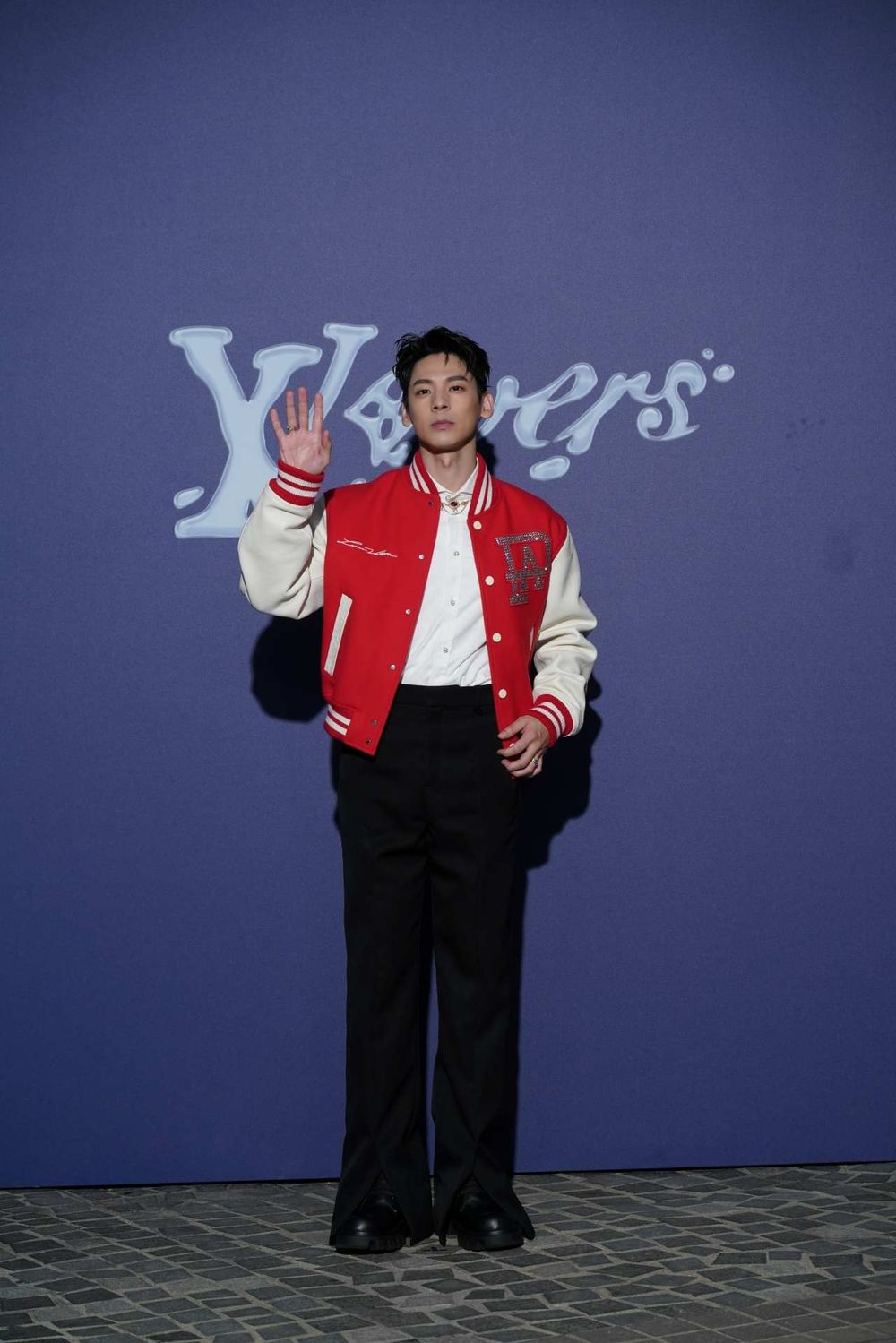 LV大秀王鶴棣、StrayKids Felix帥到發光！宋仲基、林柏宏、劉以豪...男神看秀穿搭曝光！ -4