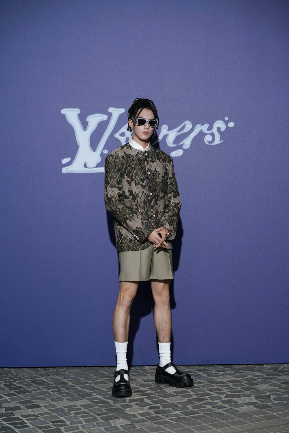 LV大秀王鶴棣、StrayKids Felix帥到發光！宋仲基、林柏宏、劉以豪...男神看秀穿搭曝光！ -3