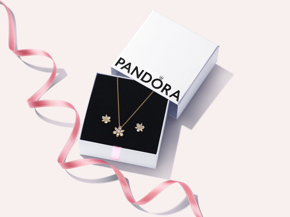 PANDORA粉紅耶誕小屋空降信義區！必買聖誕樹吊飾、星星項鍊快來挑禮物吧！-13