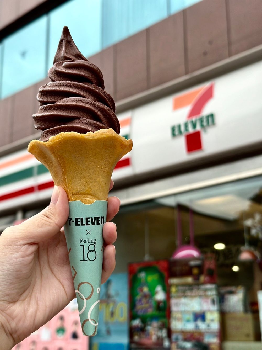 7-11新口味「18度C巧克力霜淇淋」限時半價優惠必吃、思樂冰也有買一送一！-4