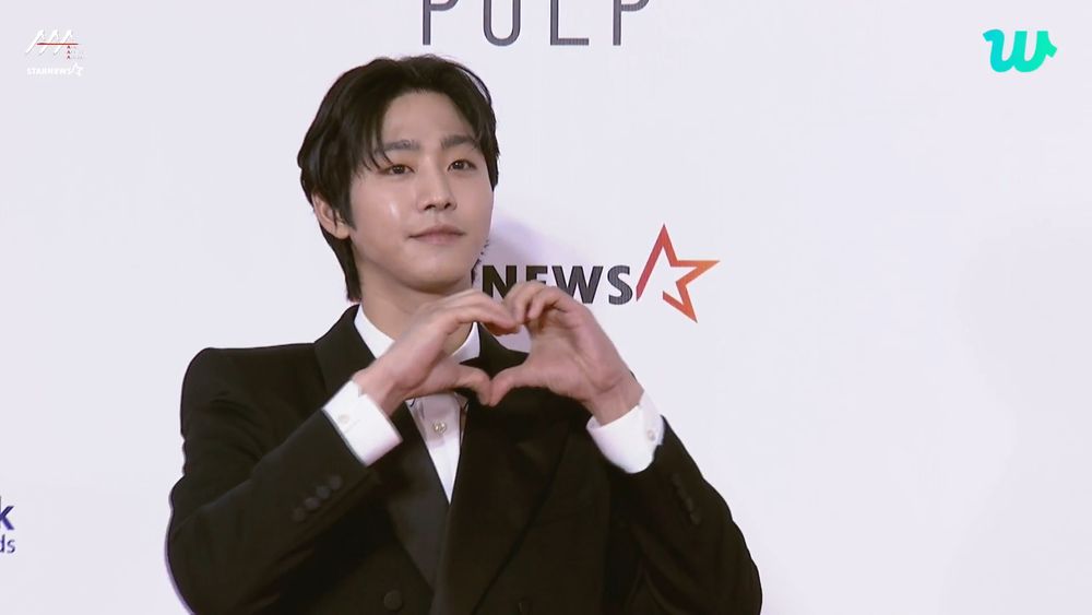 2023AAA亞洲明星盛典紅毯男神降臨!安孝燮、李俊昊俐落正裝帥翻天,金宣虎臉頰愛心太可愛!-10