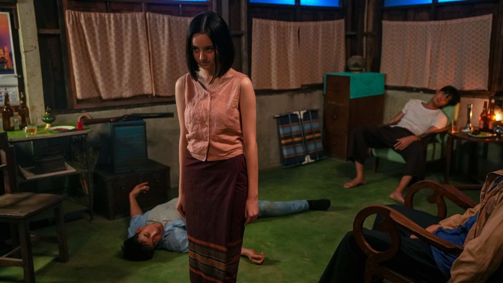 全球首部IMAX泰國鬼片《鬼聲泣》改編自真實案例,女學生放學中邪,半夜邪笑唸咒全家昏迷倒地!-6
