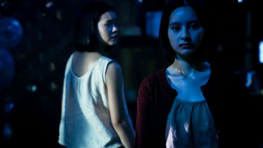 全球首部IMAX泰國鬼片《鬼聲泣》改編自真實案例,女學生放學中邪,半夜邪笑唸咒全家昏迷倒地!-8