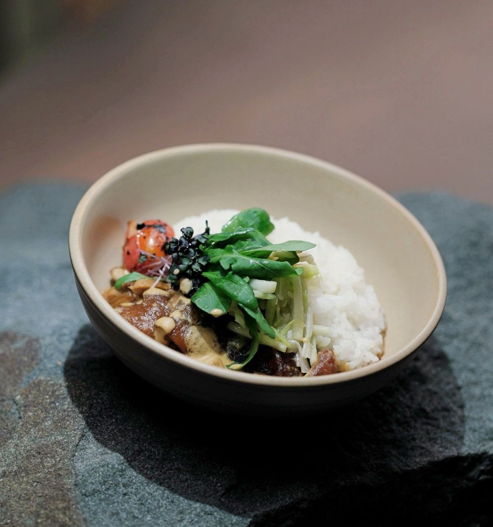 台中最新餐酒館！「PetitPetit」集台味料理與創意調酒，剁椒雞、剝皮辣椒調酒全都必點！-8